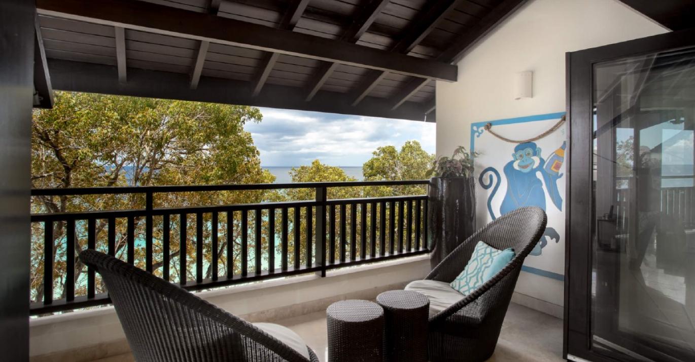 crowsnest master balcony