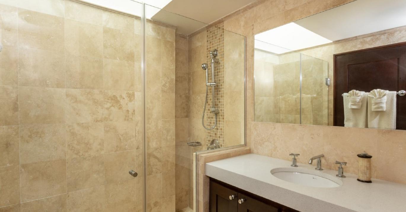 crowsnest vanity shower