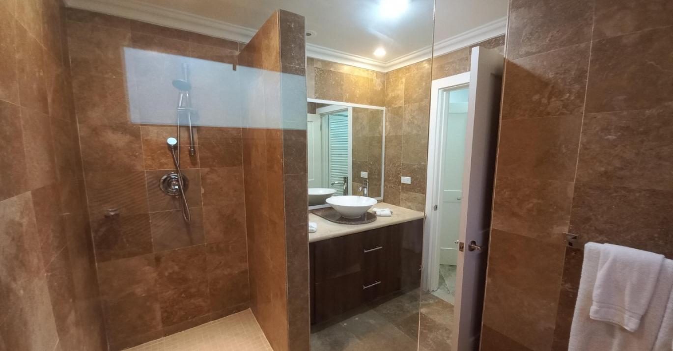 kingsgate en suite bathroom