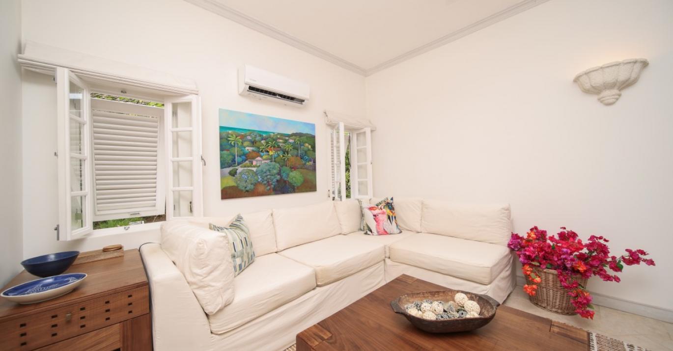 rosa sitting area