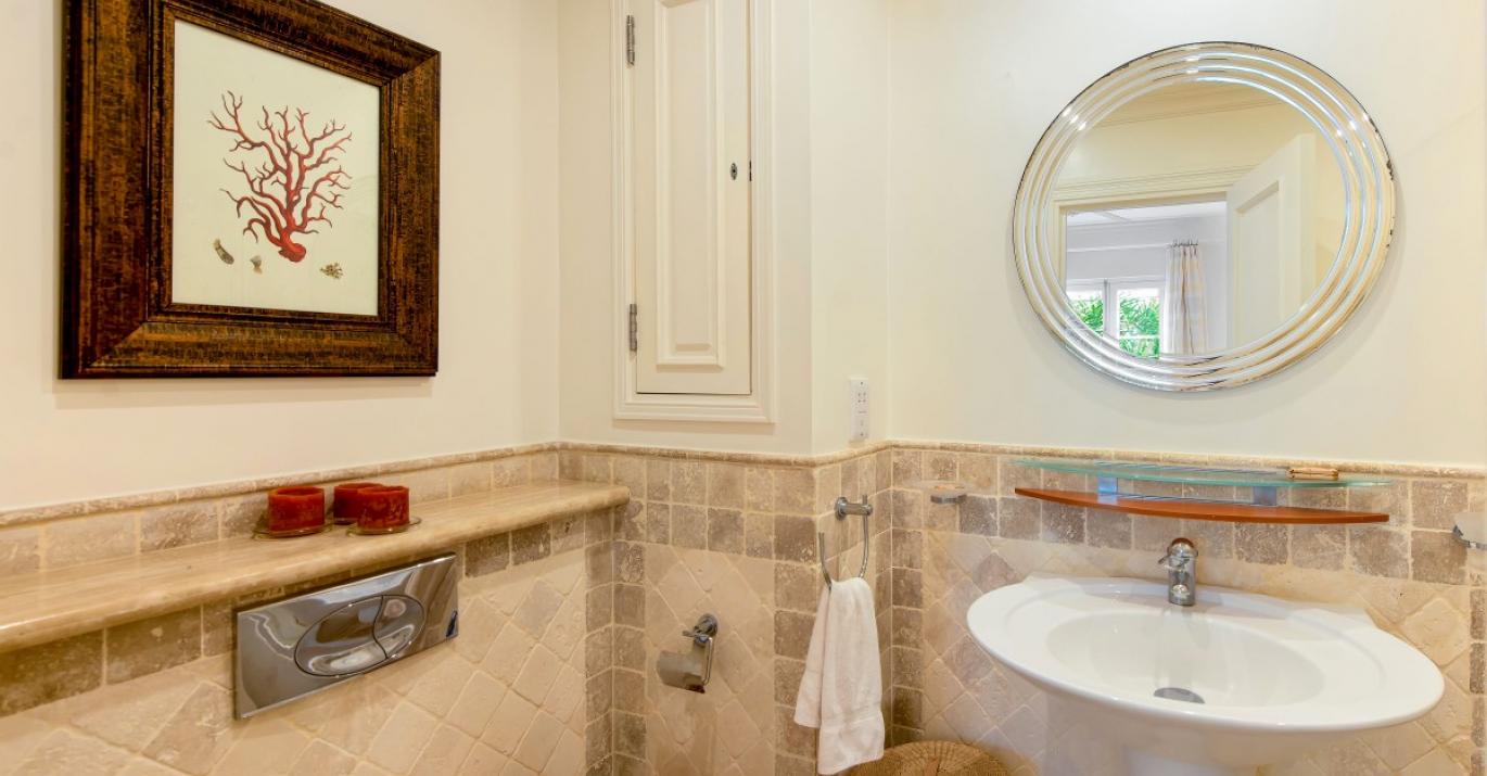 schooner 106 bathroom