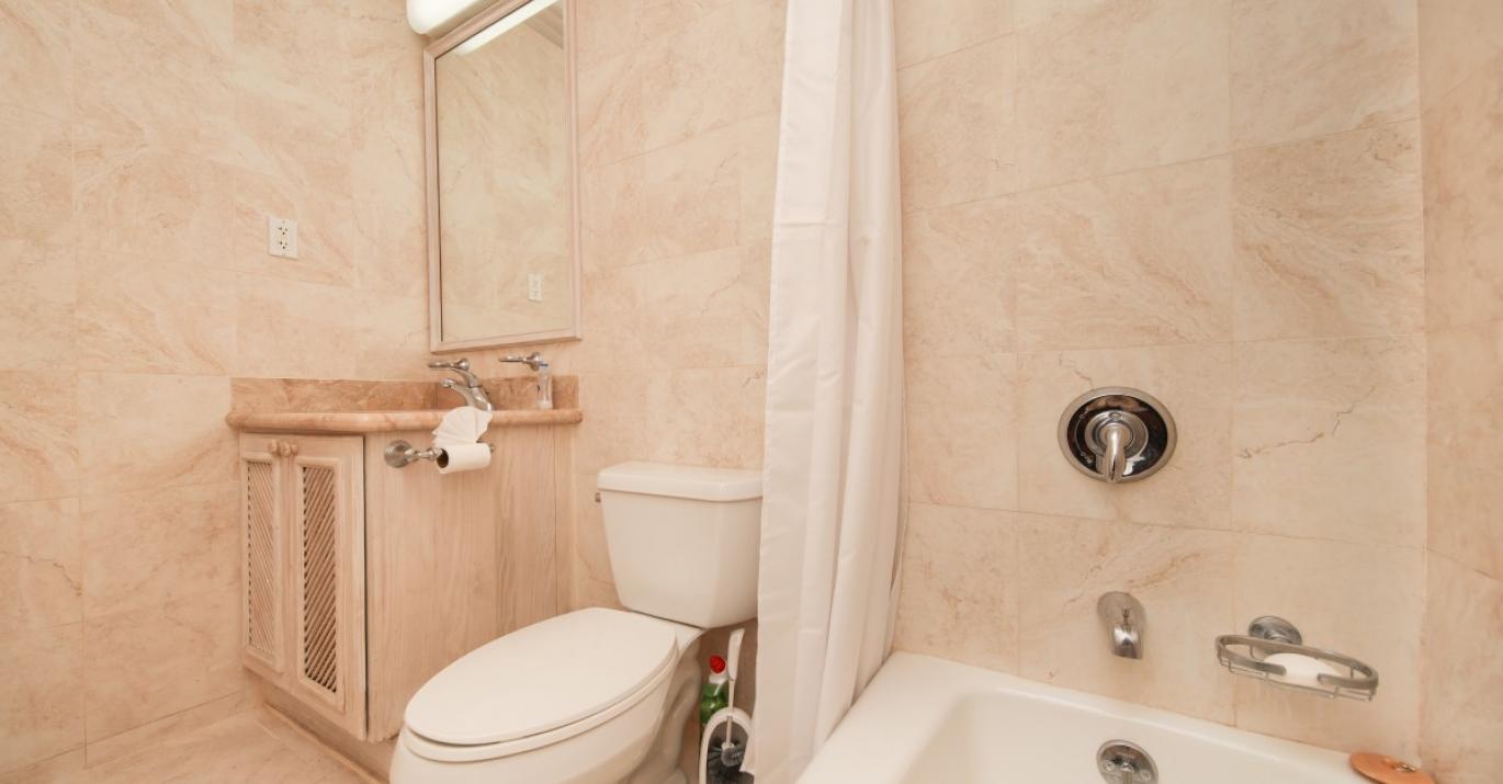 summerland 103 master bathroom