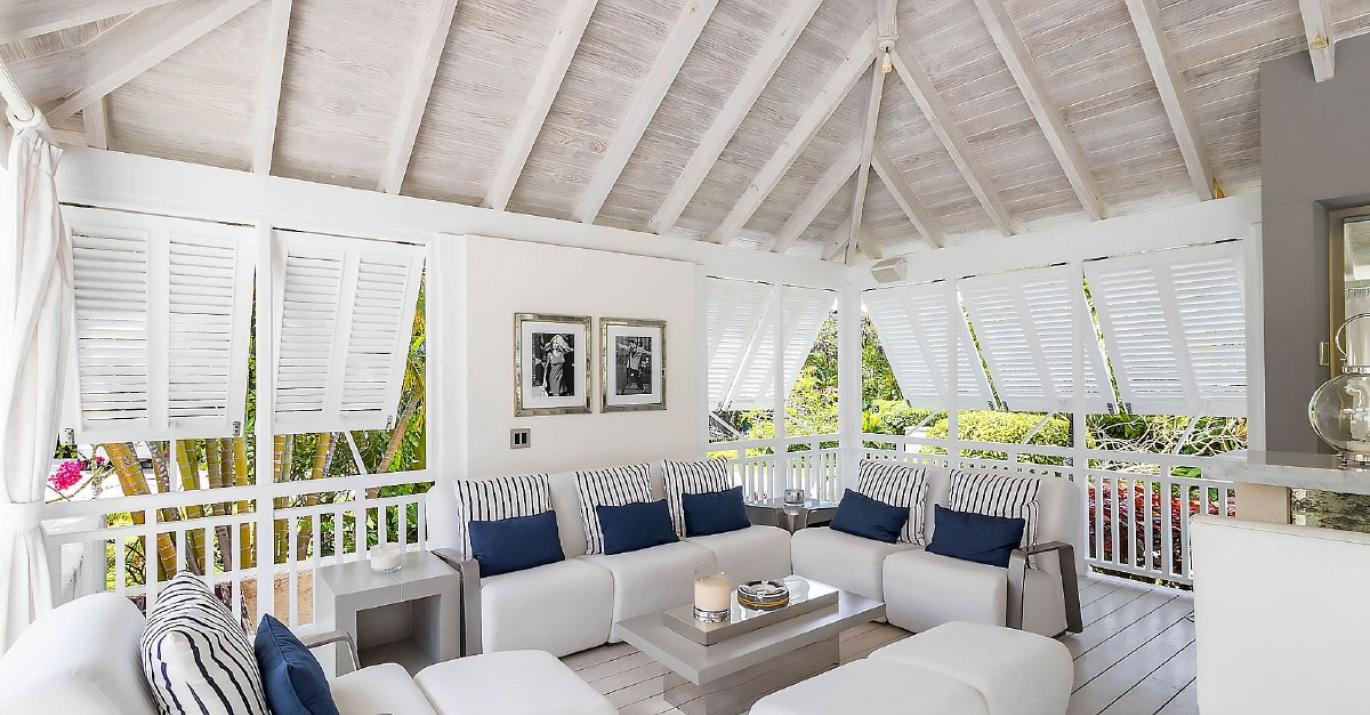 tradewinds bar gazebo lounge