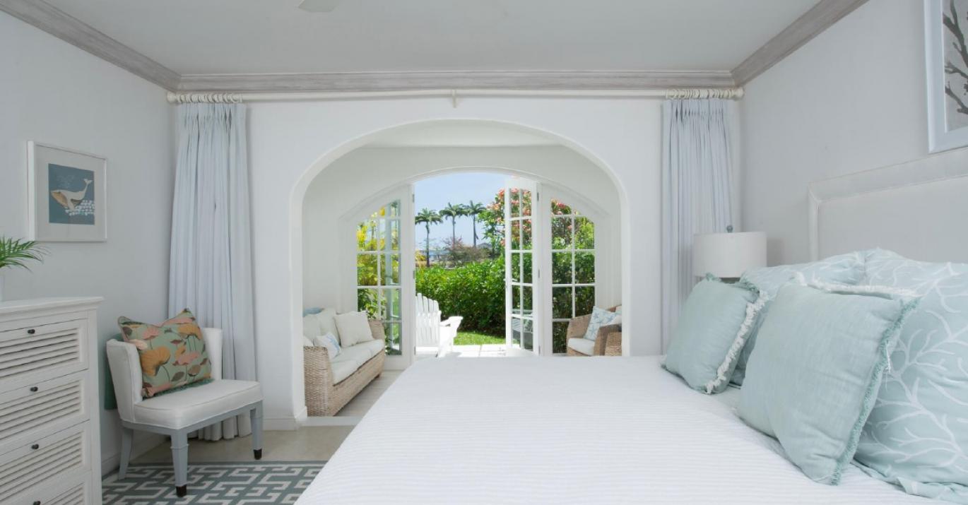 villa hugo bedroom