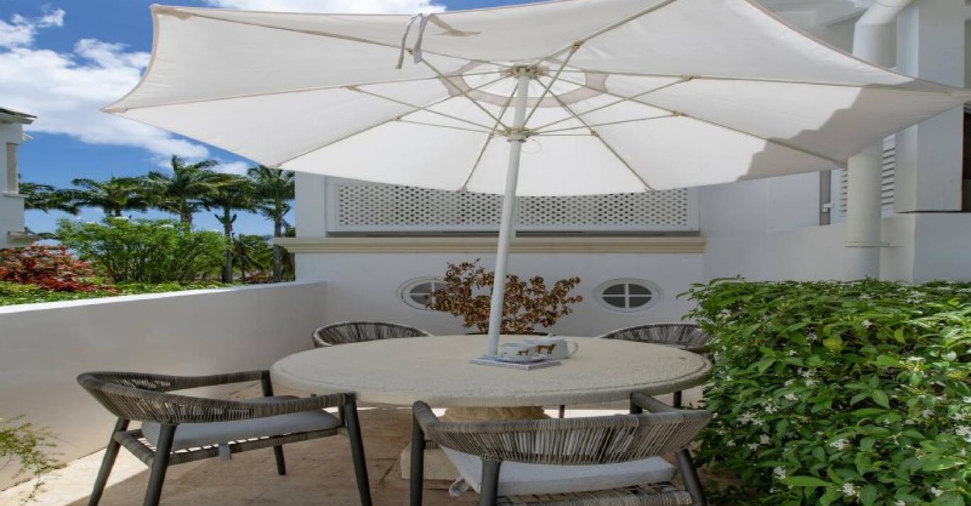 villa hugo cottage patio