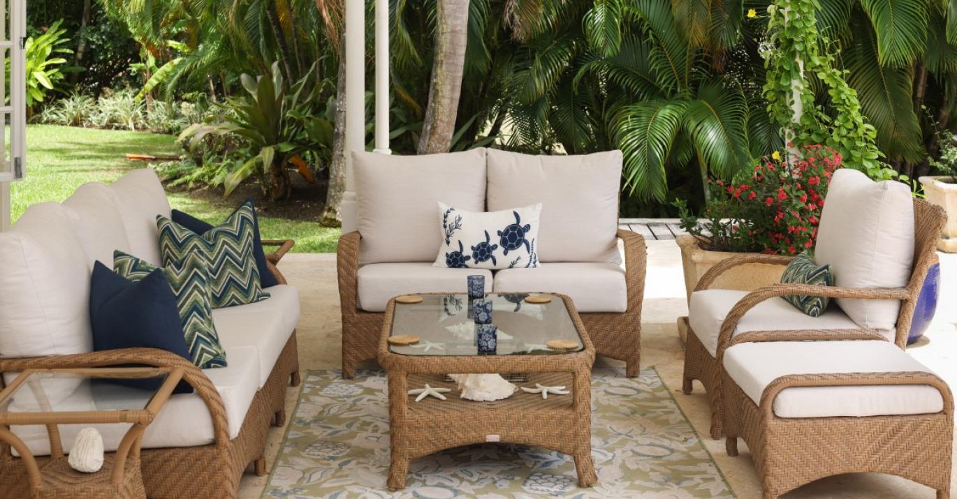 villa rosa outdoor lounge