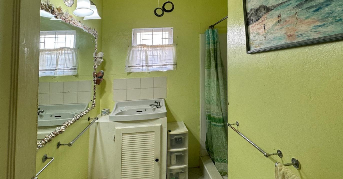 Belleville 8 shower