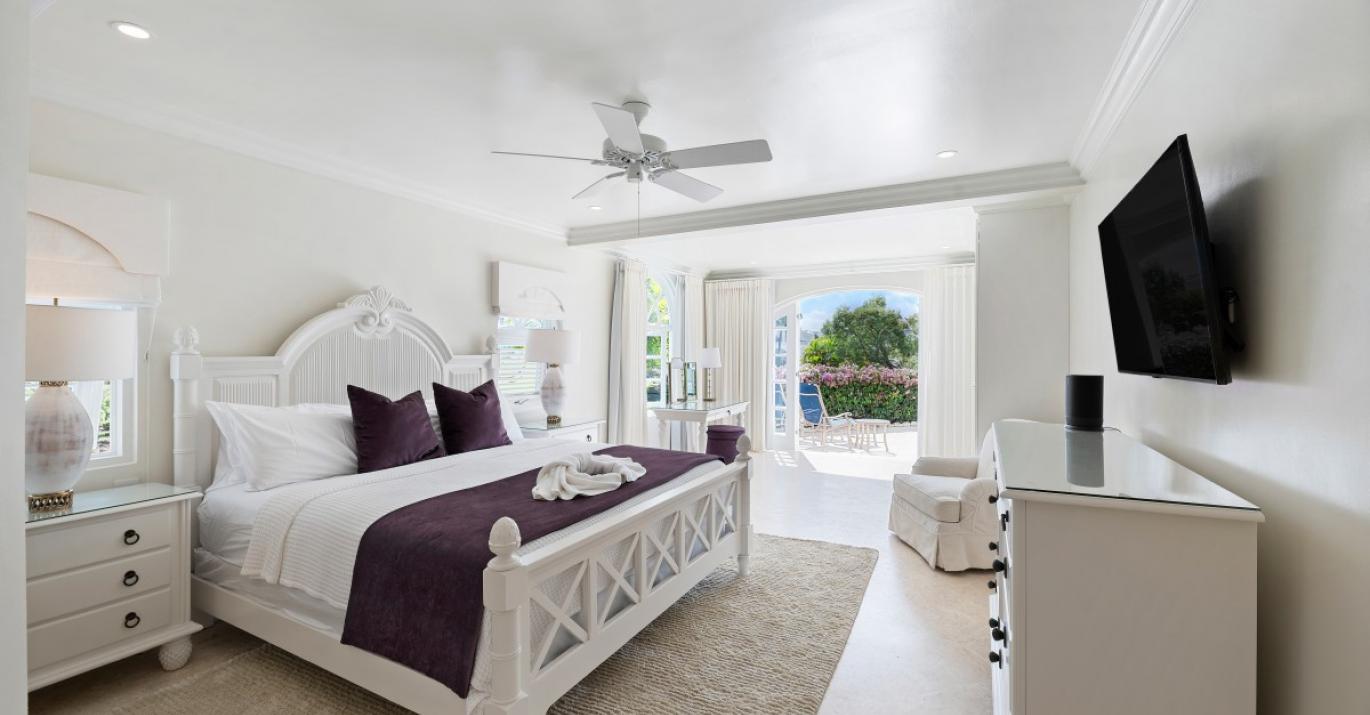 Coral House Bedroom4