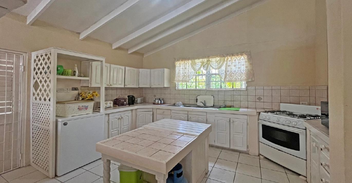 Ednas Dream Main Kitchen