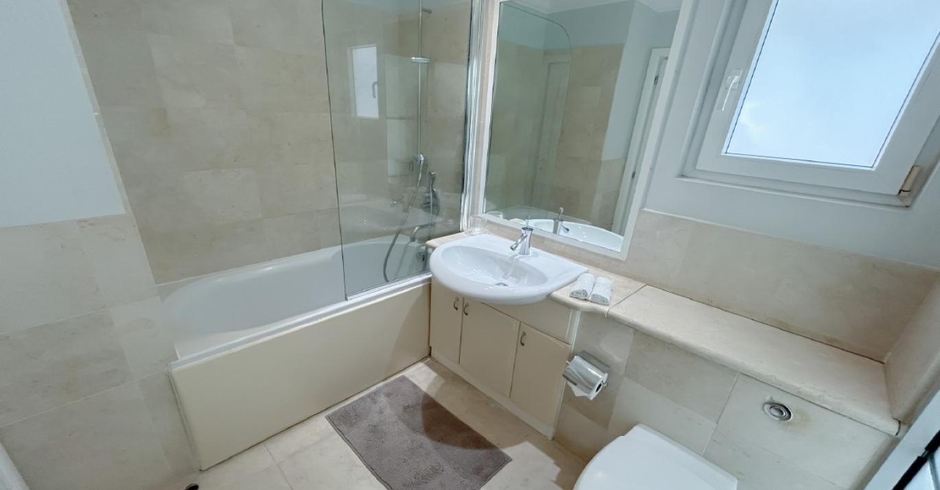 El Sol 5 primary bathroom