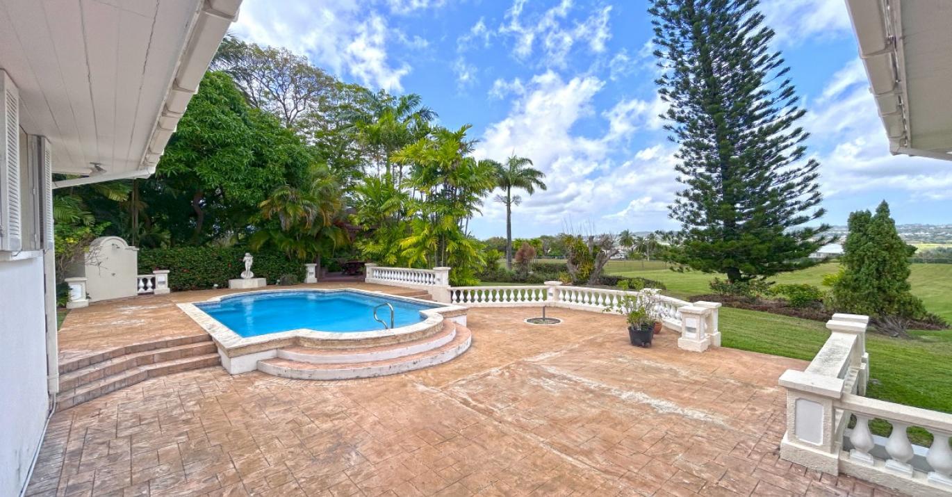 Frere Pilgrim 9 pool deck