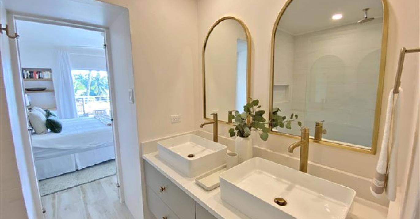 Glitter Bay 213 Ensuite Bedroom