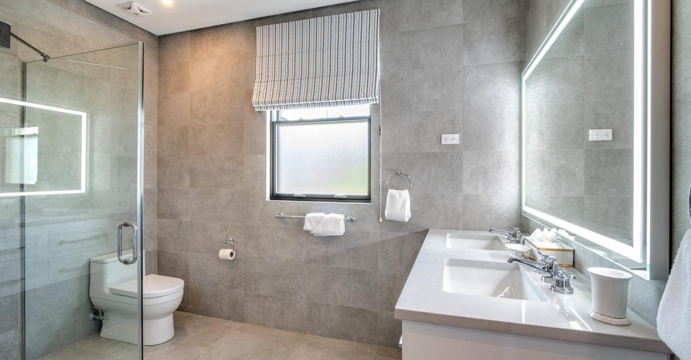 Horizons Bathroom 4