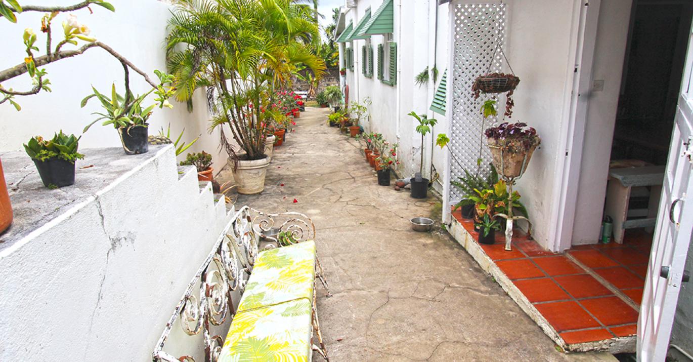 Jordans Plantation House Walkway