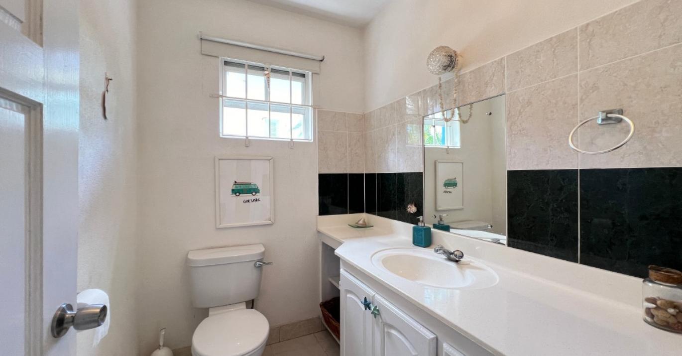 Lime Villa Bathroom 04