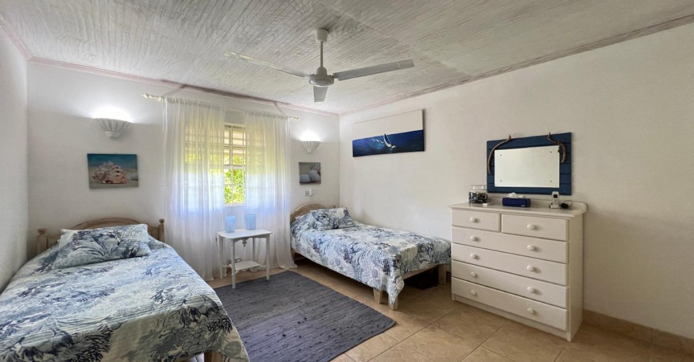 Lime Villa Twin Beds 