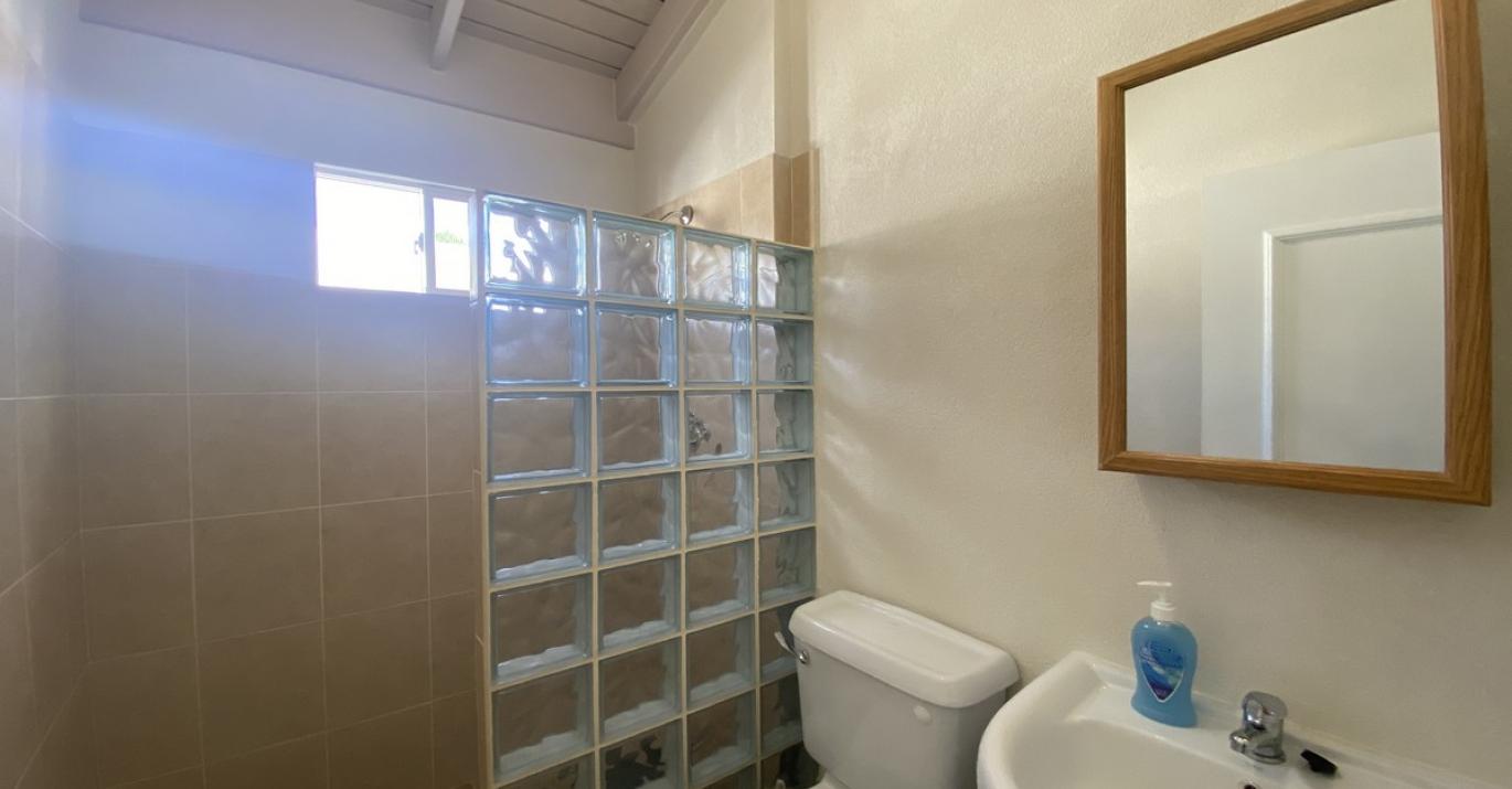 Mango 934 Shared Bathroom