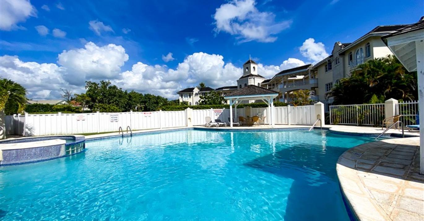 Millennium Heights 211 Communal Pool