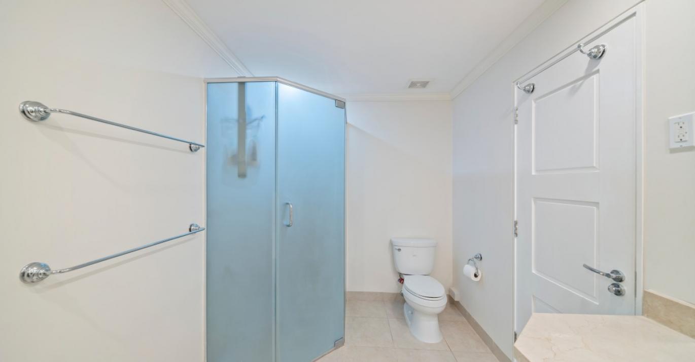 Palm Beach 104 Shower