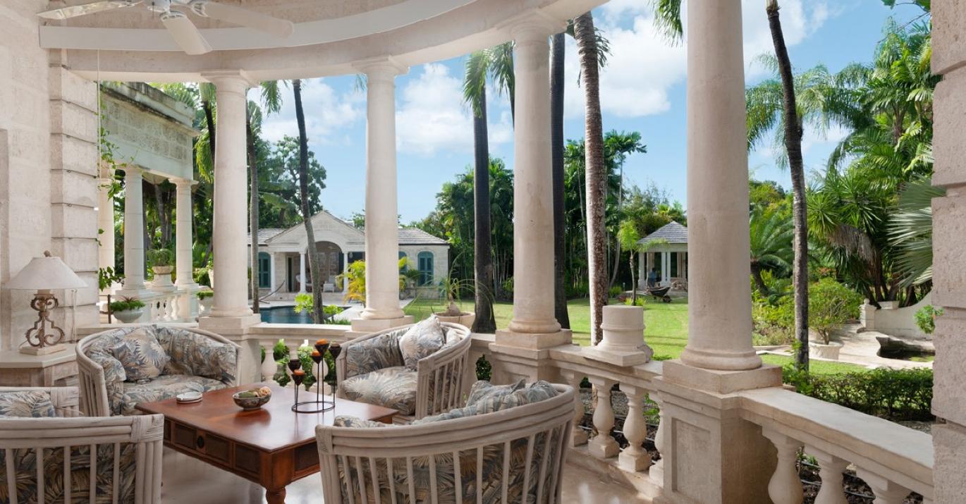 Sundial covered Lounge