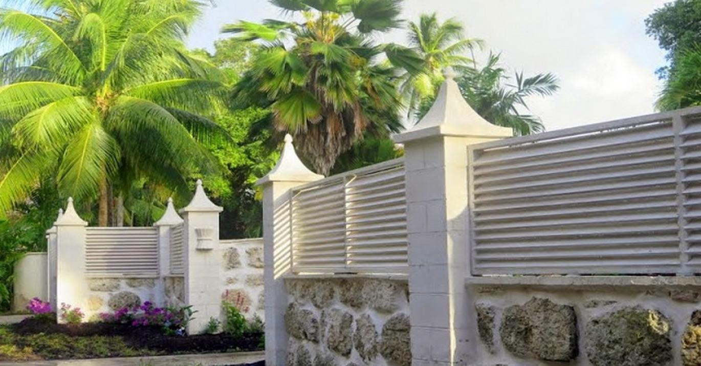 Villa Melissa Walled Entrance