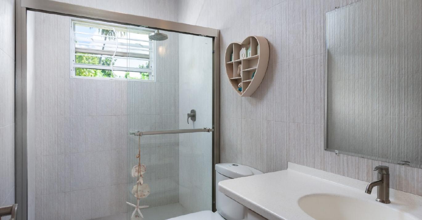 Westwinds Villa Shared Bathroom