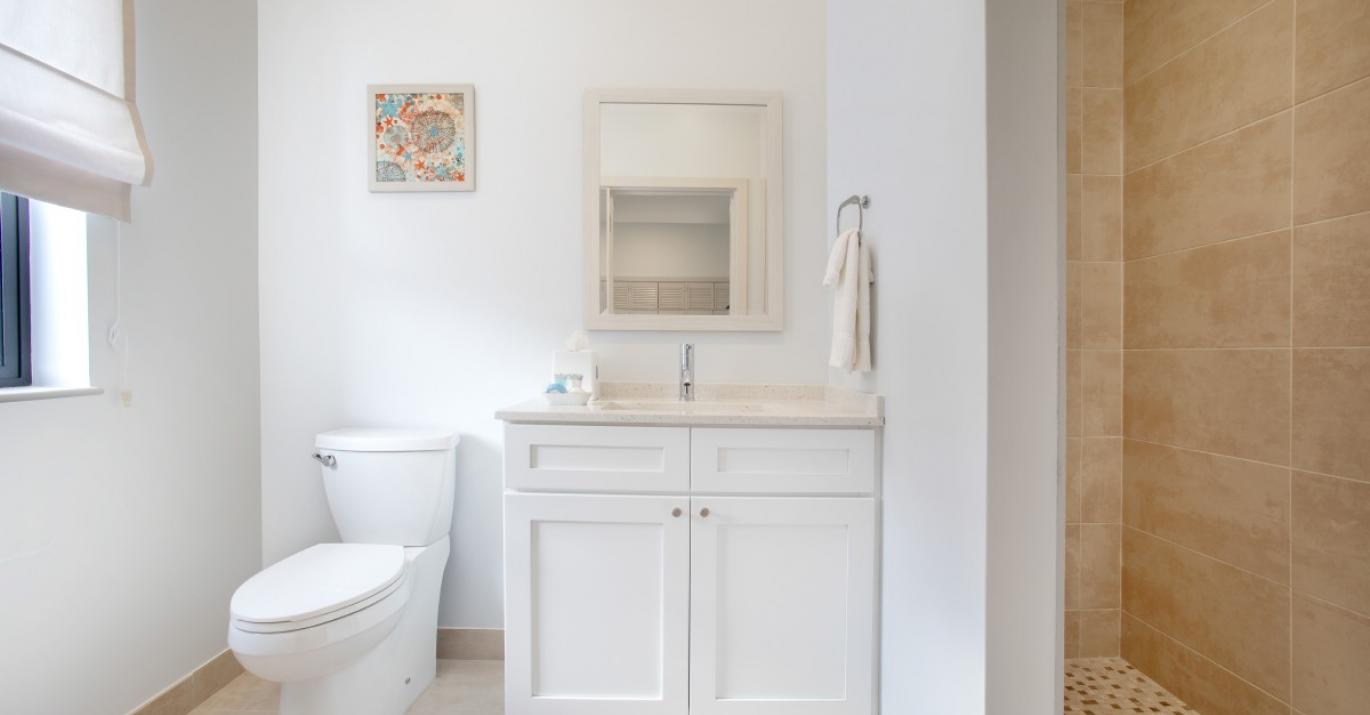 Ylang Ylang Bathroom3