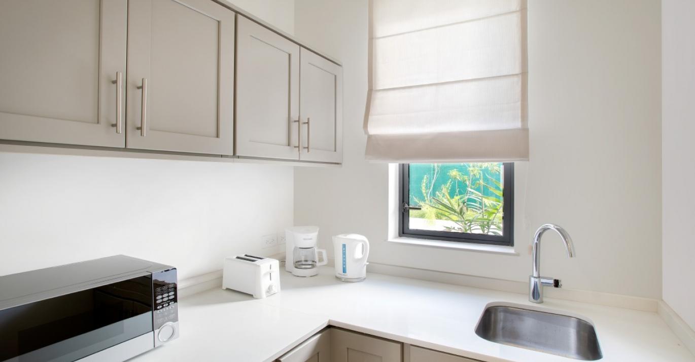 Ylang Ylang Master Kitchenette