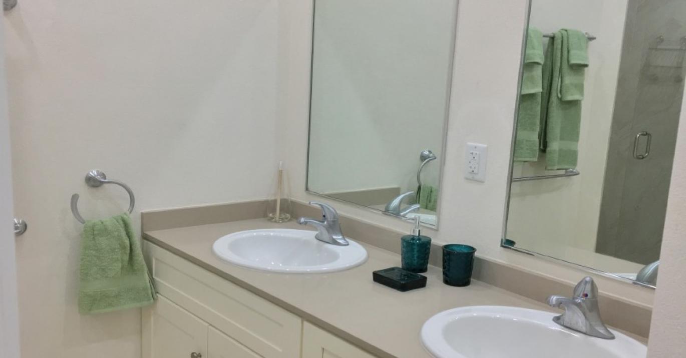 lighthouse 202 bathroom