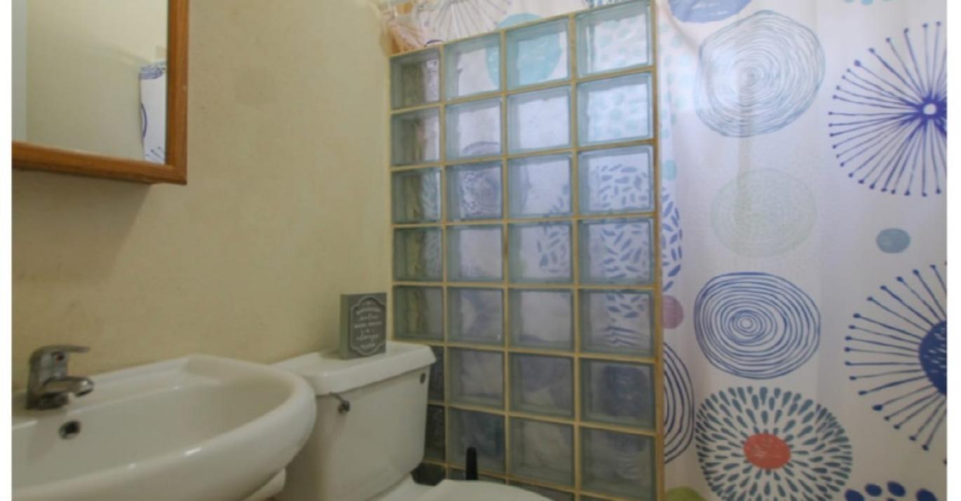 mango 902 bathroom2