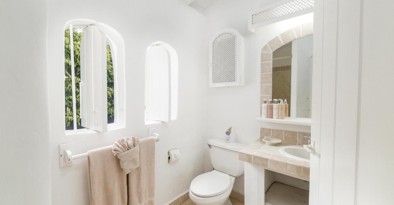 nutmeg bathroom