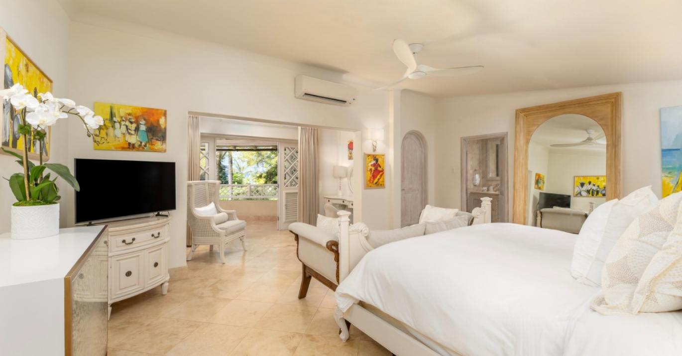sandalo ensuite bedroom