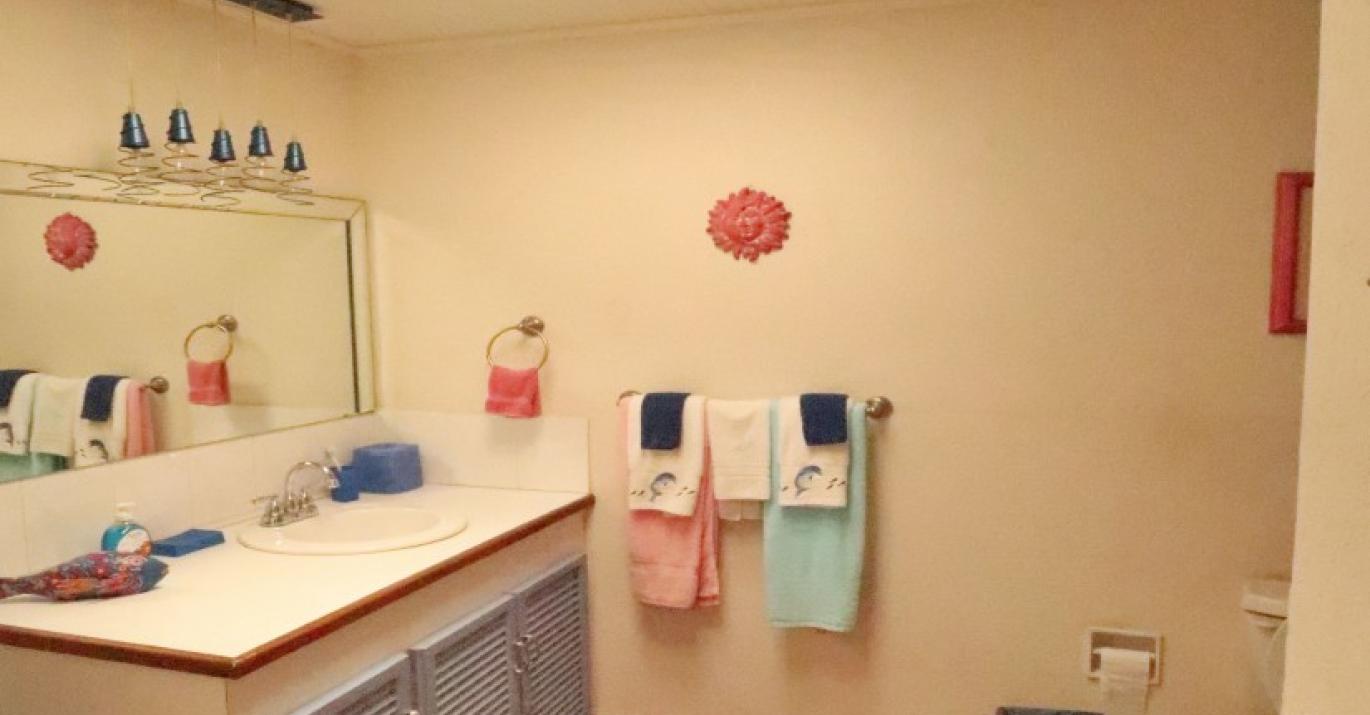 sunset 32 bathroom 2a